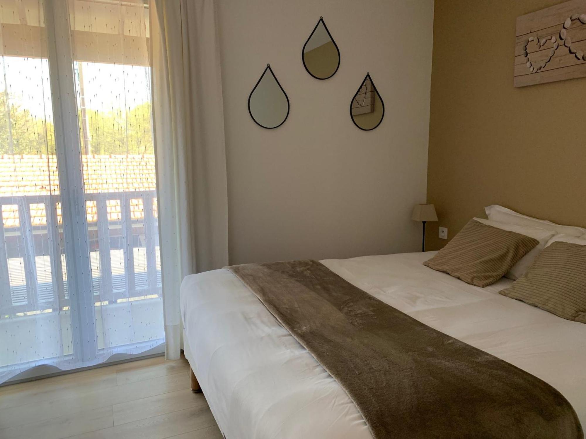 Logis Hotels - Hotel Et Restaurant L'Oceana Лантон Екстериор снимка